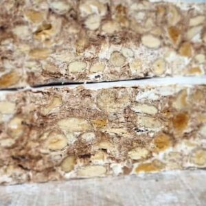 Miel naturel produit par Les Ruches de Capucine, apiculteurs locaux en France.